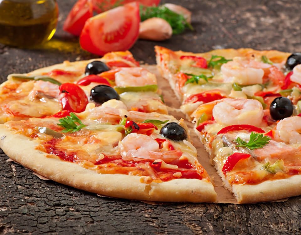 Pizza mit frischen Zutaten